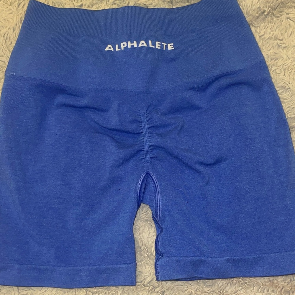 SOLD‼️- Alphalete amplify XS shorts
